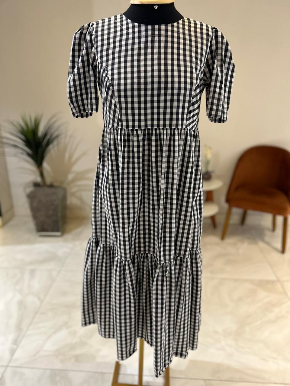 Vestido Midi Manga Curta