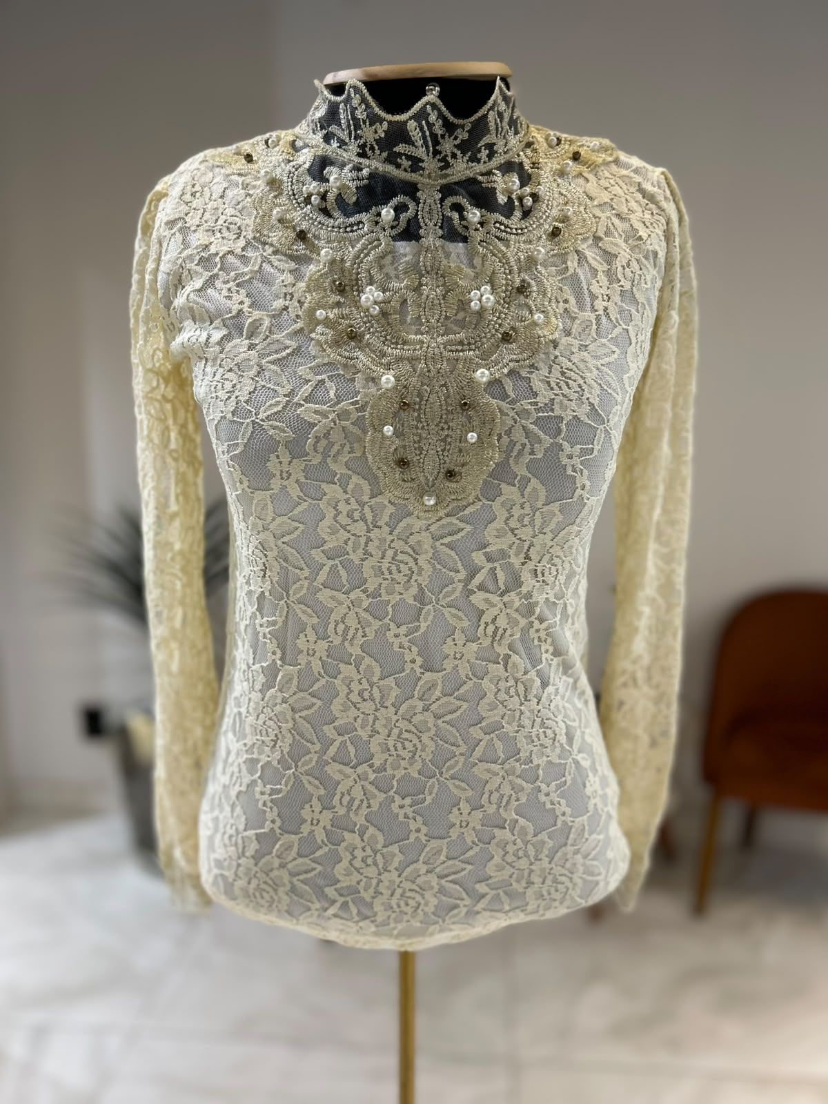 Blusa Rendada Pérolas