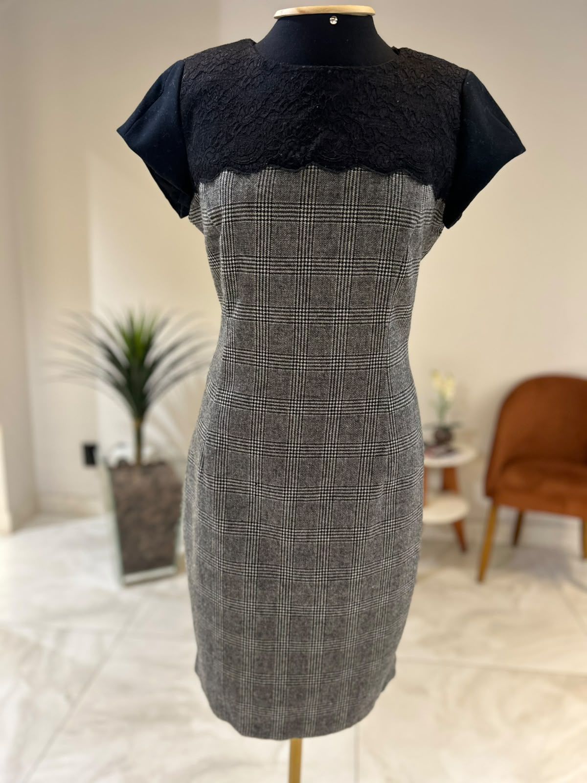 Vestido Midi Detalhe Renda