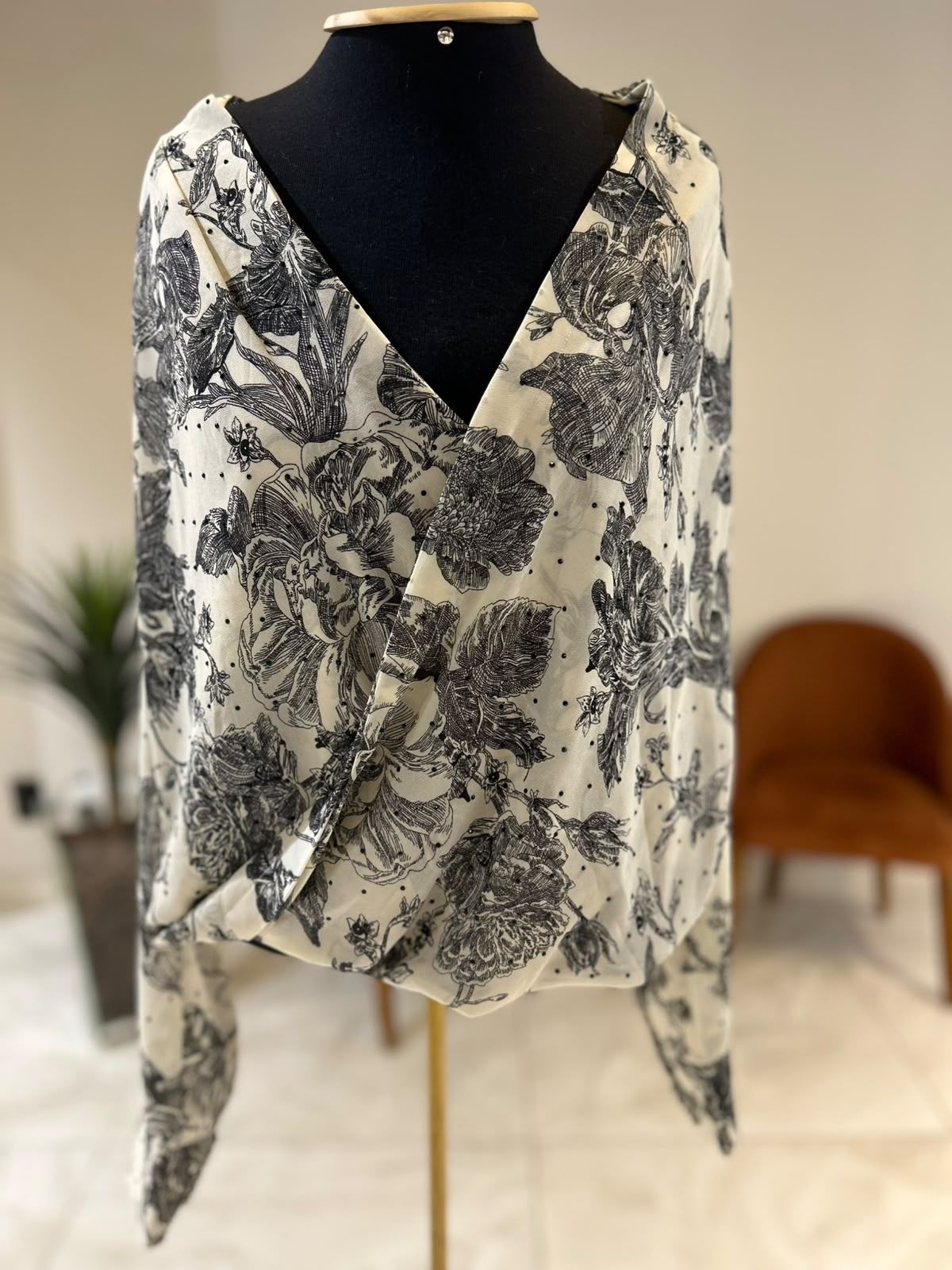 Camisa Fechada Decote