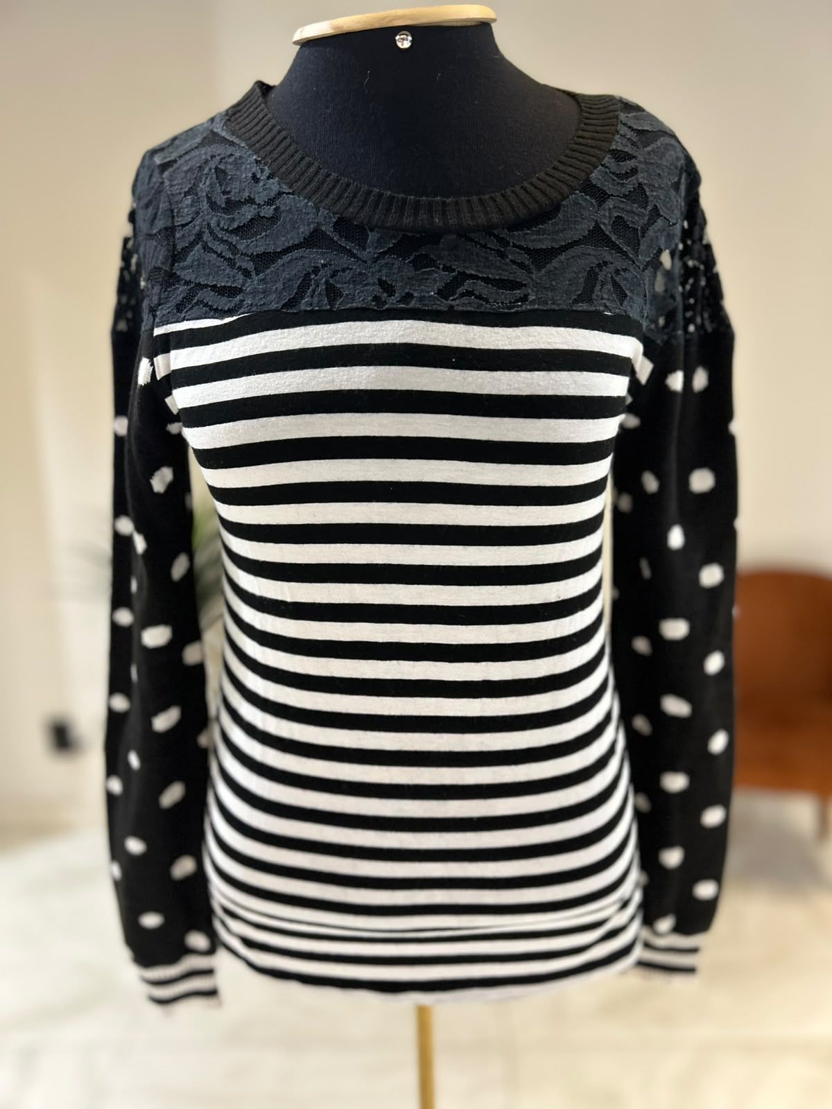 Tricot Leve Detalhe Renda