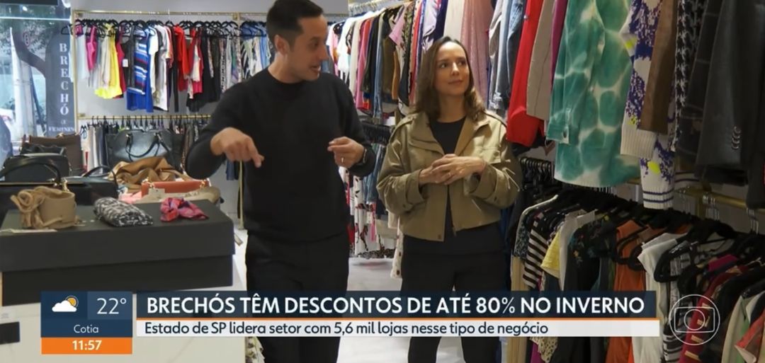 Carlos Aono e Patrícia Falcoski caminham pela Ciclo Chic conversando